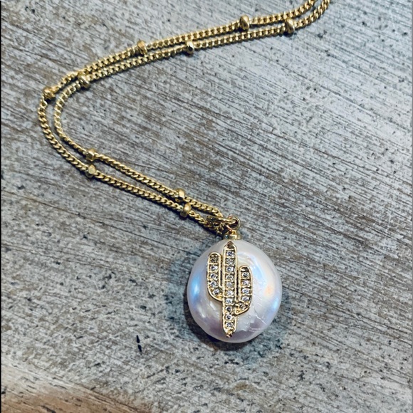pearl necklace with crystal saguaro cacti - Picture 4 of 12